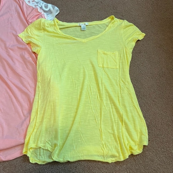 Bundle of 2 Women’s Short Sleeve Tops Lace Ruched Summer Size Large - Picture 2 of 5